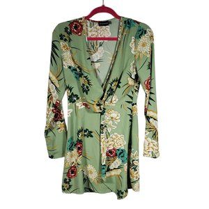 Pretty Little Thing Women's size 4 Green Floral Short Dress - Gently Used